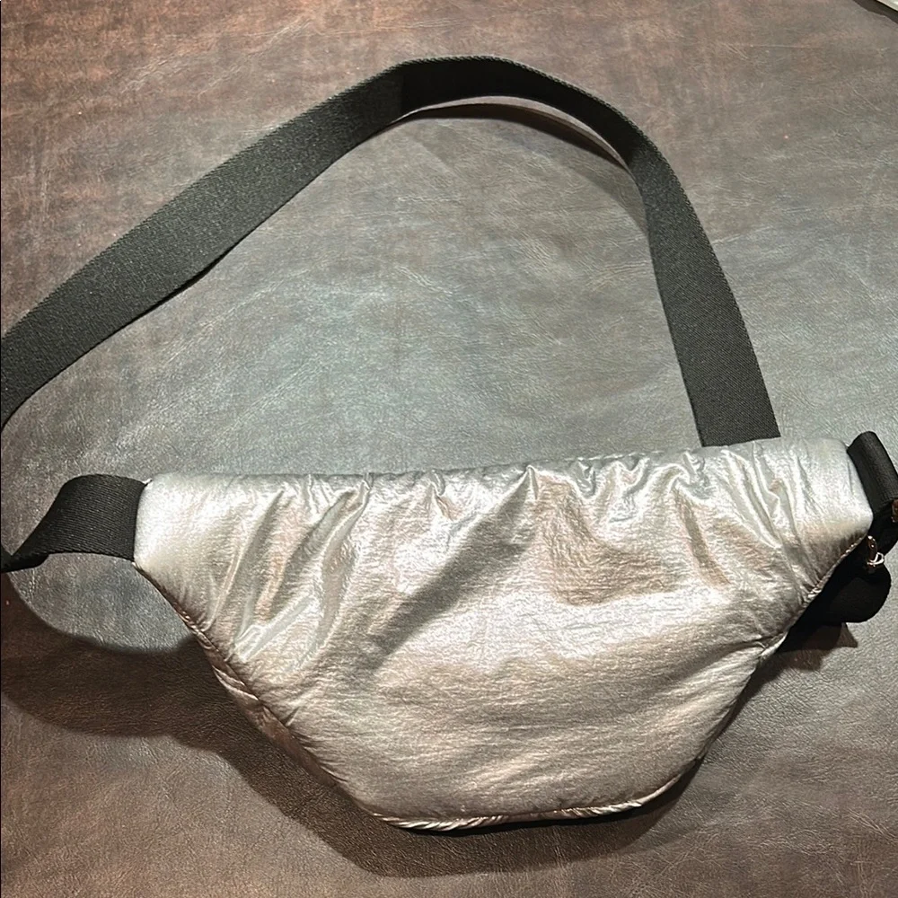 Wouf Glossy Waistbag - Silver - Picture 5 of 6
